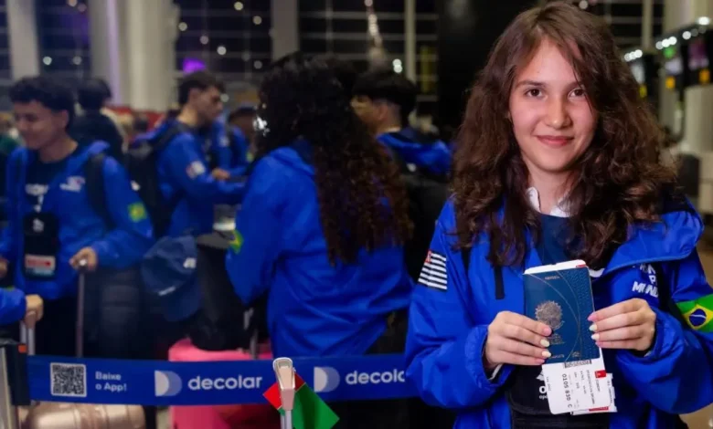 82 estudantes paulistas vivenciam momentos importantes no programa "Prontos pro Mundo". 40 voltam da Austrália com experiências enriquecedoras e 42 embarcam rumo à Nova Zelândia para novas aventuras acadêmicas e pessoais.