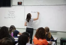 Mais de 4.000 professores aprovados em concurso público serão empossados na Secretaria de Educação de SP em novembro. A ampliação da equipe docente visa garantir qualidade na educação pública, reduzindo o déficit de profissionais e fortalecendo o ensino em todos os níveis.