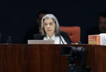 Ministra Cármen Lúcia defende a liberdade de expressão no julgamento do suposto plano de golpe, reiterando a inconstitucionalidade do voto impresso.