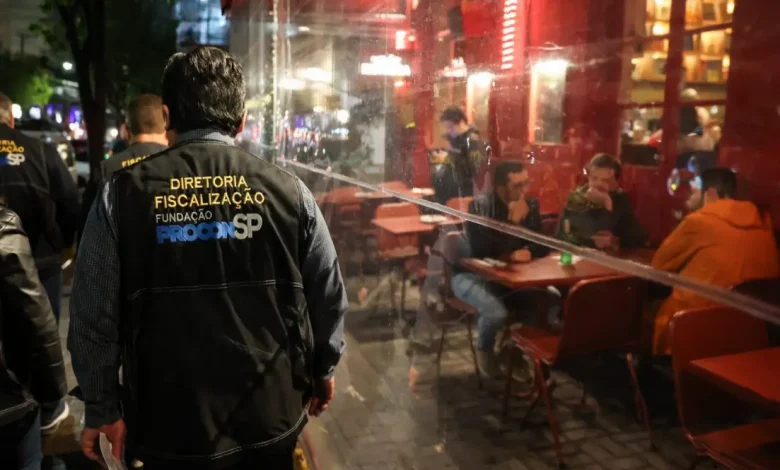Governo e Setor de Bebidas se Unem Contra Intoxicação por Metanol em São Paulo 1 Governo e setor de bebidas se unem para reforçar a segurança e combater casos de intoxicação por metanol em São Paulo.
