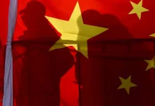 A ditadura chinesa prende freira e 20 fiéis que planejavam peregrinação à Europa, violando a liberdade religiosa garantida pela Constituição da China.