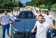 O Real Madrid escolheu os carros de luxo BMW i7 e XM para os jogadores, incluindo Vini Jr, Endrick e Militão, destacando a preferência por veículos de alta qualidade e sofisticação.