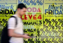 Procon-SP realiza enquete para entender perspectiva dos consumidores sobre preços e promoções durante a Black Friday, buscando informação para estudos e ações educativas.