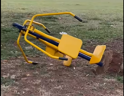 A falta de seguranca e a ma instalacao dos equipamentos na praca do bairro Fercon