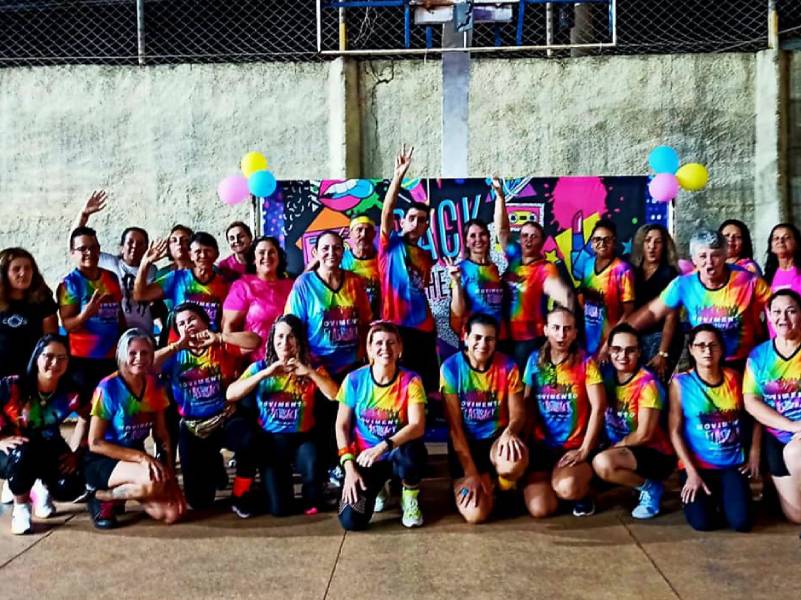 Aconteceu na quinta feira dia 16 em comemoracao ao Dia Municipal do Flashback um evento musical beneficente na quadra Elzinha em Paraguacu Paulista