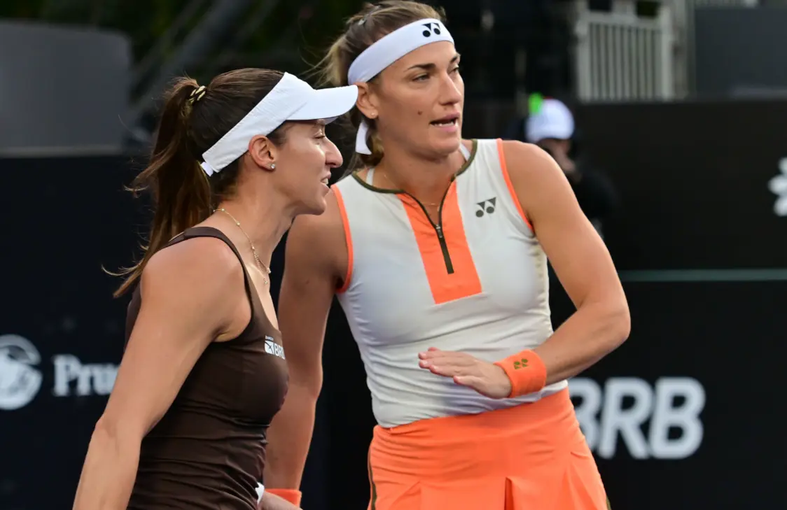 Luisa Stefani e Timea Babos conquistam título WTA 500 de Tóquio 14 Luisa Stefani e Timea Babos conquistam título WTA 500 de Tóquio, seu 13º e 4º da temporada, reforçando sua posição como uma das melhores duplas do mundo.