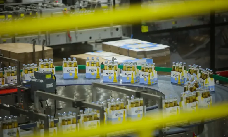 Ambev Registra Aumento de 36,4% no Lucro Líquido no Periodo. 1 A Ambev divulgou resultados financeiros com lucro líquido de R$ 4,86 bilhões, um aumento de 36,4% em relação ao mesmo período do ano anterior.