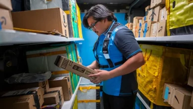 Amazon Reduz 30.000 Empregos Corporativos 2 Amazon anuncia redução de 30.000 empregos corporativos, investindo em IA para aumentar eficiência e melhorar experiência do cliente.