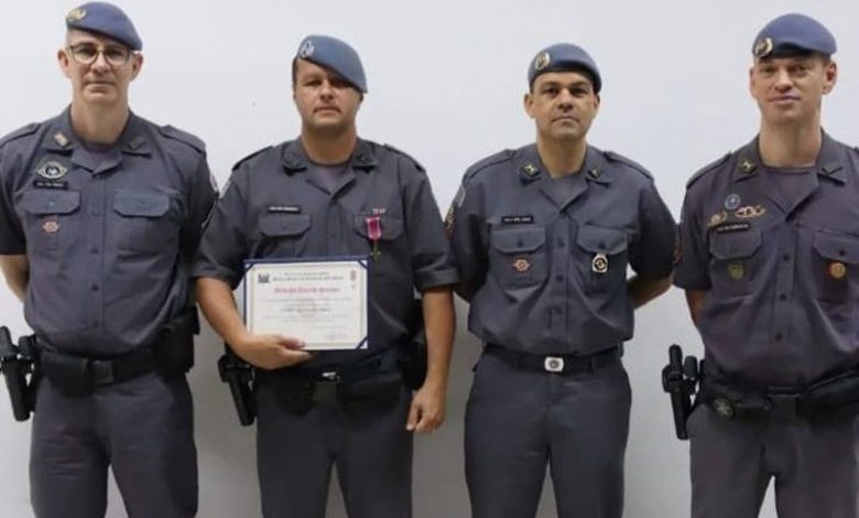 Policial Militar Paulinho Ribeiro, de Paraguaçu, é Agraciado com a Medalha Cruz de Sangue 1 Policia Militar Paraguacu Paulista Paulinho Ribeiro Medalha Cruz de Sangue Honraria Bravura Presidente Prudente 32o BPMI