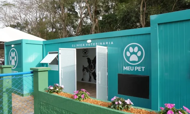Sao Paulo expands "Meu Pet" program with 16 new veterinary care containers, totaling 71 across the state. This R$22 million investment ensures access to animal health for all citizens, expanding public veterinary care and promoting animal welfare.