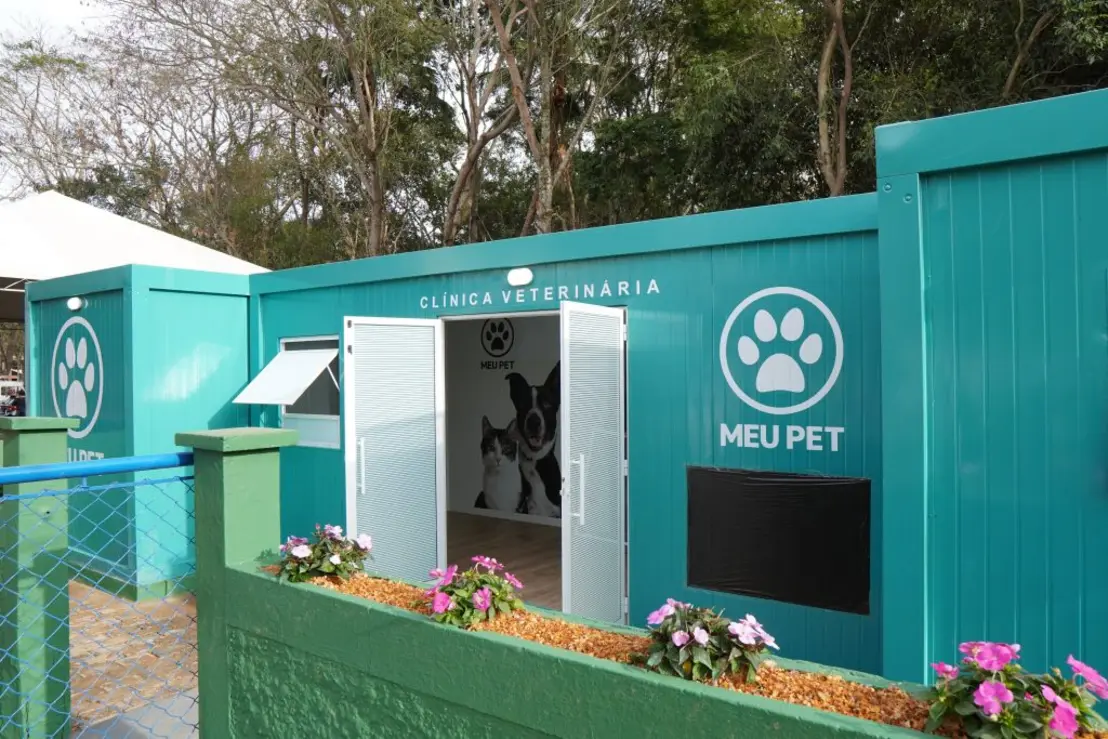Sao Paulo expands "Meu Pet" program with 16 new veterinary care containers, totaling 71 across the state. This R$22 million investment ensures access to animal health for all citizens, expanding public veterinary care and promoting animal welfare.