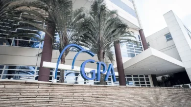 Grupo Coelho Diniz conquista maioria no conselho da GPA, garantindo influência decisiva nas decisões estratégicas da empresa. Atitude de mercado reflete confiança na capacidade do grupo de impulsionar crescimento e rentabilidade da GPA.