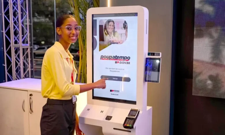 Novos Serviços Públicos em São Paulo 1 Nova geração de serviços públicos chega a São Paulo com totem de autoatendimento revolucionário, facilitando experiência do cidadão e aumentando eficiência.