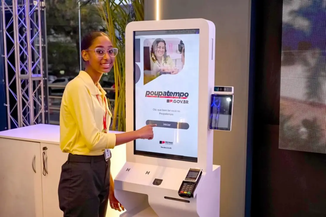 Nova geração de serviços públicos chega a São Paulo com totem de autoatendimento revolucionário, facilitando experiência do cidadão e aumentando eficiência.