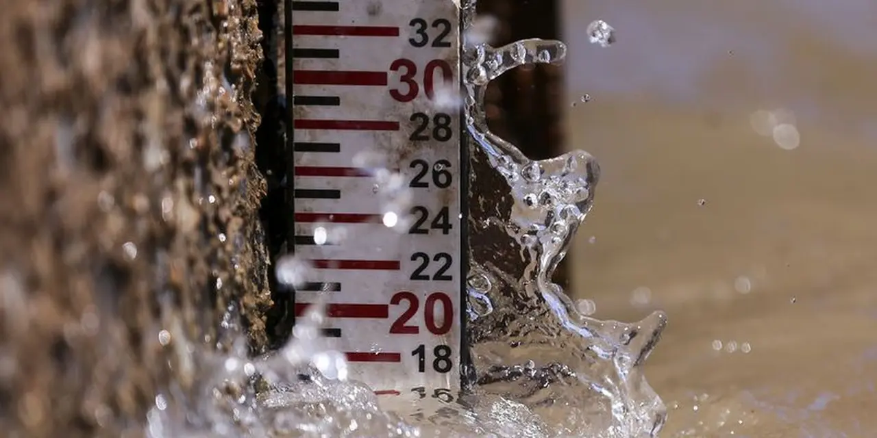 Brasil enfrenta racionamento de água em alguns estados devido a mudanças climáticas 14 O Brasil enfrentará racionamento de água de até 12 dias em alguns estados e mais de 30 dias em regiões, devido à falta de gestão eficaz e mudanças climáticas.