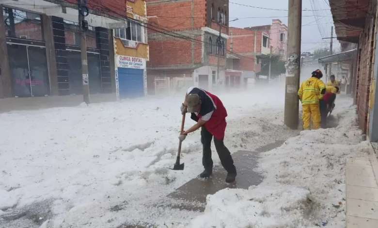 Cidade de Tarija na Bolívia congelada sob um manto de gelo 1 Cidade de Tarija na Bolívia congelada sob um manto de gelo após tempestade de granizo intensa, causando destruição e isolamento.