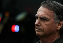 A política brasileira está em ebulição com movimentos que repercutem em diversas frentes, incluindo declarações sobre Jair Bolsonaro e incidentes envolvendo o filho Eduardo, além de questões jurídicas e diplomáticas.