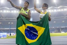 Brasil conquista historicamente o ouro no Campeonato Mundial de Atletismo Paralímpico em Nova Déli, superando a China e com 44 pódios, incluindo 15 ouros. Jerusa Geber se destaca com duas medalhas de ouro e se torna a atleta brasileira com mais pódios na história dos Mundiais.