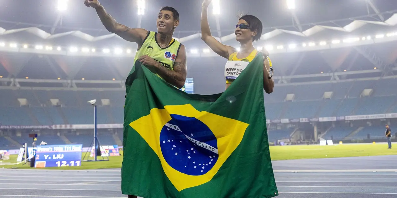 Brasil conquista historicamente o ouro no Campeonato Mundial de Atletismo Paralímpico em Nova Déli, superando a China e com 44 pódios, incluindo 15 ouros. Jerusa Geber se destaca com duas medalhas de ouro e se torna a atleta brasileira com mais pódios na história dos Mundiais.