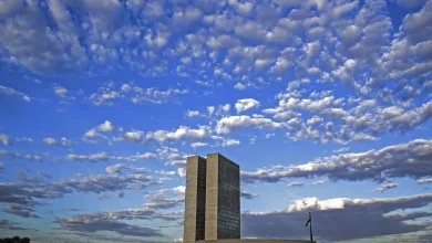 Desentendimentos sobre isenção de IR e tributação de grandes rendas dominam discussões no Senado, enquanto a Câmara se concentra em depoimentos sobre descontos indevidos do INSS.