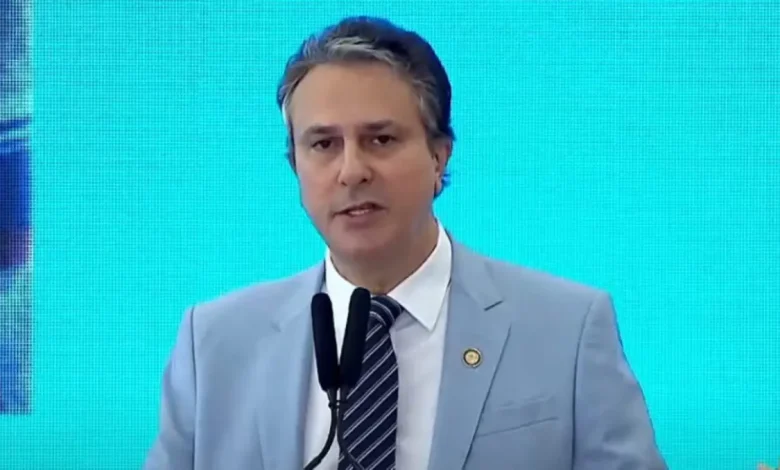 Ministro da Educação defende mudança nos gastos com educação 1 Ministro da Educação defende mudança nos gastos com educação e criação de metas para garantir eficácia dos investimentos.