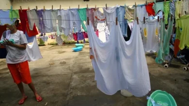 Oficinas de Bem-Estar em Penitenciária Feminina 3 Detentas da Penitenciária Feminina do Distrito Federal participam de oficinas semanais para promover o bem-estar físico e emocional, criando um ambiente de cuidado e autoconhecimento.