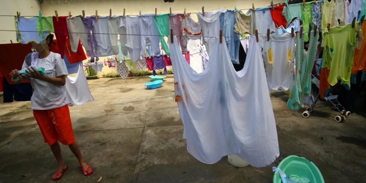 Oficinas de Bem-Estar em Penitenciária Feminina 14 Detentas da Penitenciária Feminina do Distrito Federal participam de oficinas semanais para promover o bem-estar físico e emocional, criando um ambiente de cuidado e autoconhecimento.