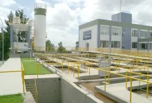 Câmara de Minas Gerais aprovou PEC que elimina referendo para privatização da Copasa, abrindo caminho para venda da empresa. Mudanças significativas esperadas nos serviços de saneamento básico.