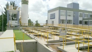 Câmara de Minas Gerais aprovou PEC que elimina referendo para privatização da Copasa, abrindo caminho para venda da empresa. Mudanças significativas esperadas nos serviços de saneamento básico.