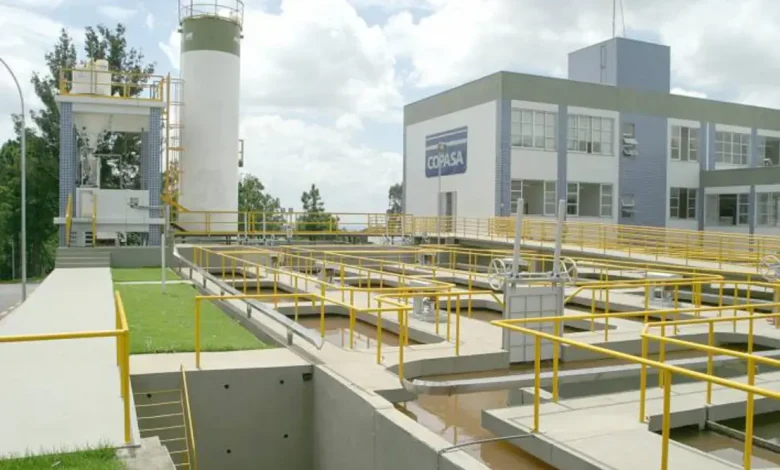 Câmara de Minas Gerais Aprova PEC para Privatização da Copasa 1 Câmara de Minas Gerais aprovou PEC que elimina referendo para privatização da Copasa, abrindo caminho para venda da empresa. Mudanças significativas esperadas nos serviços de saneamento básico.