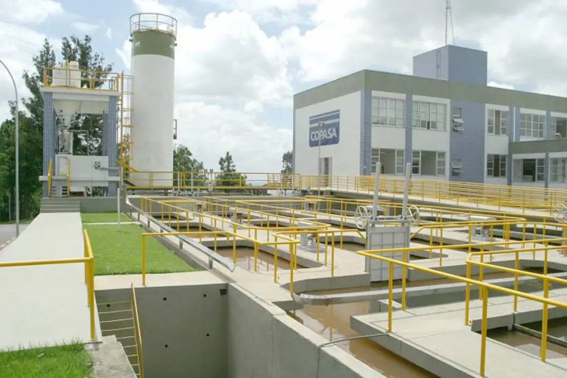 Câmara de Minas Gerais Aprova PEC para Privatização da Copasa 14 Câmara de Minas Gerais aprovou PEC que elimina referendo para privatização da Copasa, abrindo caminho para venda da empresa. Mudanças significativas esperadas nos serviços de saneamento básico.