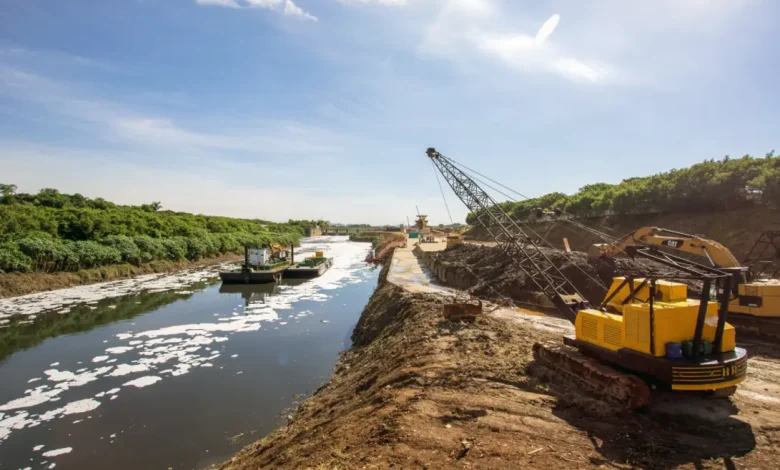 Governo de São Paulo realizará audiências públicas sobre PPP para desassoreamento dos rios Tietê e Pinheiros. 1 Governo de São Paulo realizará audiências públicas em outubro para discutir projeto de desassoreamento dos rios Tietê e Pinheiros por meio de PPP.