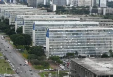 "PEC da reforma administrativa: proposta visa aperfeiçoar governança pública, promover transformação digital e extinguir privilégios no funcionalismo brasileiro."