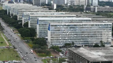 PEC da Reforma Administrativa: Governança Pública e Transformação Digital 3 "PEC da reforma administrativa: proposta visa aperfeiçoar governança pública, promover transformação digital e extinguir privilégios no funcionalismo brasileiro."