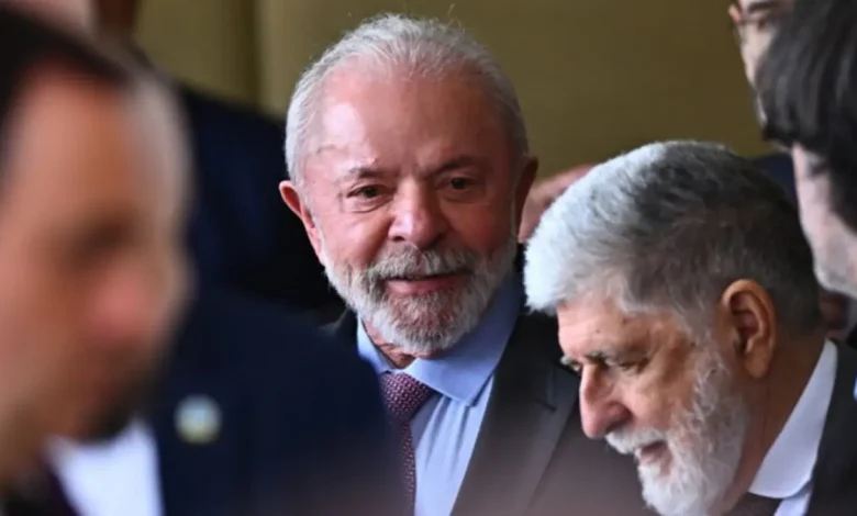 Governo mantém em sigilo telegramas diplomáticos sobre JBS e negócios nos EUA 1 Governo brasileiro mantém em sigilo telegramas diplomáticos sobre negócios da JBS nos EUA, envolvendo irmãos Batista e reverter tarifaço imposto por Donald Trump.