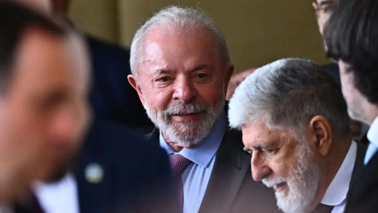 Governo mantém em sigilo telegramas diplomáticos sobre JBS e negócios nos EUA 14 Governo brasileiro mantém em sigilo telegramas diplomáticos sobre negócios da JBS nos EUA, envolvendo irmãos Batista e reverter tarifaço imposto por Donald Trump.
