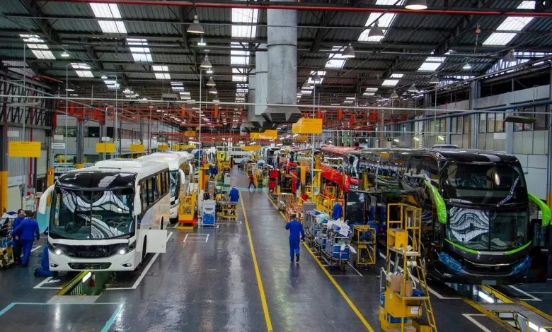 Marcopolo desenvolve versão europeia do icônico ônibus Paradiso G8 1200 para atender a crescente demanda por ônibus modernos e eficientes no continente.