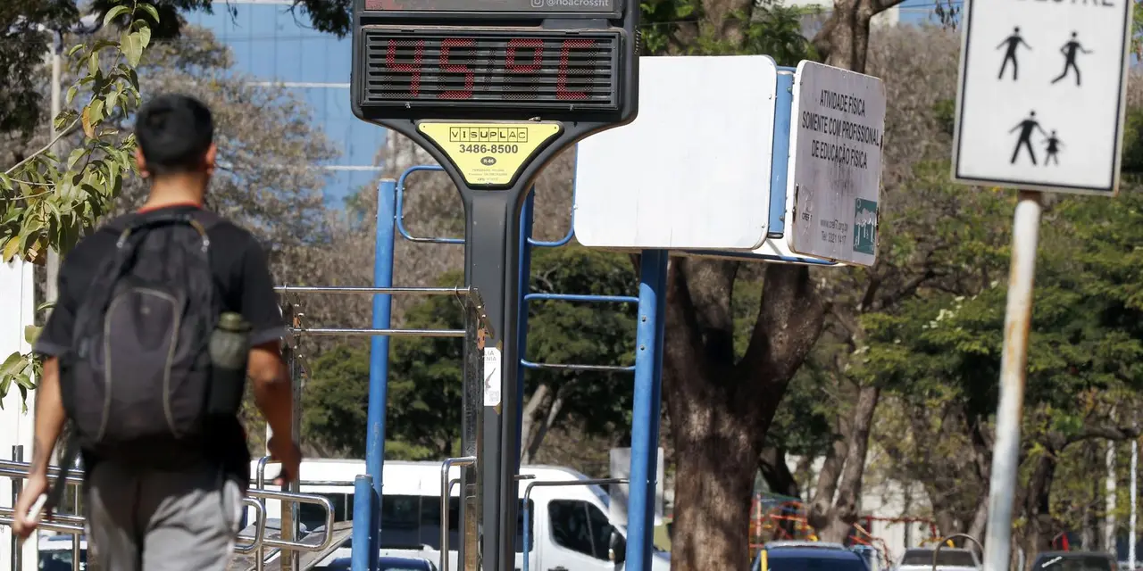 A América Latina enfrenta um desafio sem precedentes devido ao aumento da população idosa e temperaturas extremas, o que pode tornar a mortalidade por causa do calor mais que dobrar nas próximas décadas.