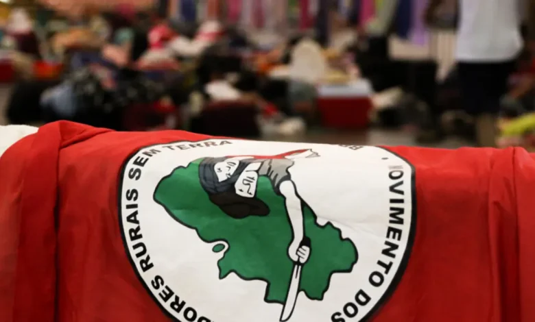 Justiça Federal suspendeu edital da UFPE que reservava 80 vagas de Medicina para membros do MST. Decisão argumenta que beneficiários do Pronera não podem ter acesso à universidade de forma diferenciada.