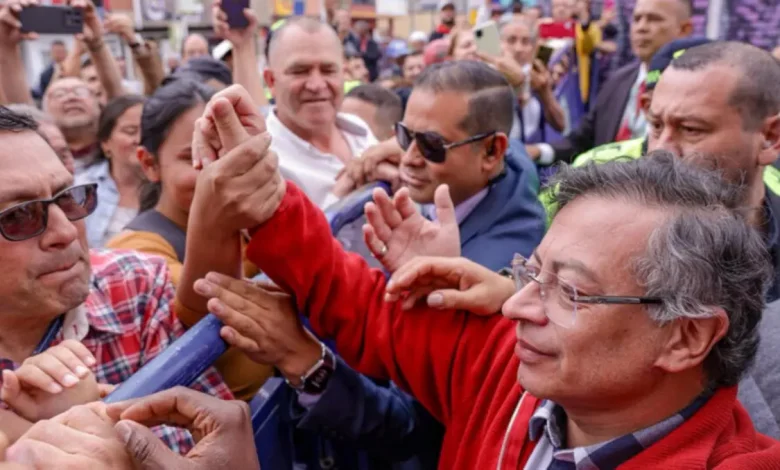 Gustavo Petro Acusa Extrema Direita de Cometer Barbárie no Rio de Janeiro 1 O presidente colombiano, Gustavo Petro, acusa a extrema direita de cometer "barbárie" no Rio de Janeiro, comparando a situação à guerra na Faixa de Gaza e ao genocídio no Sudão.