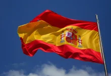 Expira prazo da Lei de Memória Democrática na Espanha, afetando descendentes de imigrantes que buscaram cidadania com base na herança cultural e histórica da Espanha.