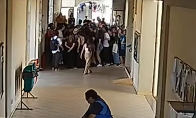 Professor Gabriel Cepaluni foi agredido física e verbalmente por alunos ao chegar ao campus da Unesp, acusando-o de racismo e assédio. Denuncia a falta de resposta institucional e alerta para o clima de violência e intimidação que se instala nas universidades.