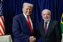 Encontro entre Trump e Lula em Malásia gera expectativas de acordo comercial, mas desafios comerciais bilaterais ainda persistem.
