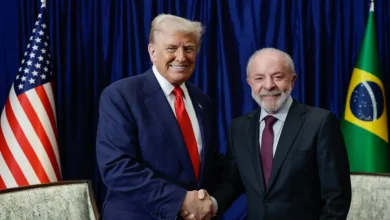 Encontro entre Trump e Lula em Malásia gera expectativas de acordo comercial, mas desafios comerciais bilaterais ainda persistem.
