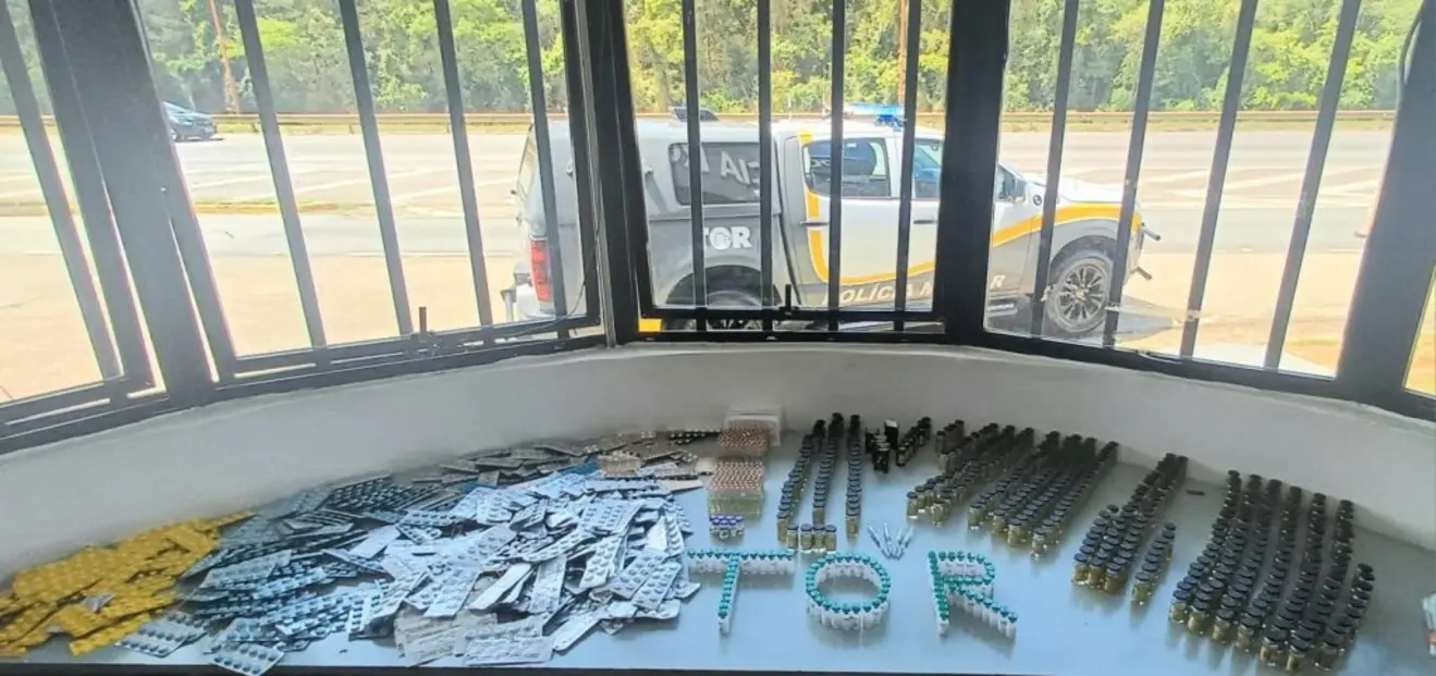 Operação contra contrabando de medicamentos no Brasil: mais de 4 mil remédios ilegais apreendidos em São Paulo, após denúncia anônima.