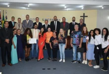 A Câmara de Vereadores homenageia Sônia Pérola, embaixadora cultural de Paraguaçu Paulista, por sua recente homenagem na Assembleia Legislativa do Estado de São Paulo.