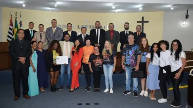 Câmara de Vereadores Homenageia Sônia Pérola 4 A Câmara de Vereadores homenageia Sônia Pérola, embaixadora cultural de Paraguaçu Paulista, por sua recente homenagem na Assembleia Legislativa do Estado de São Paulo.