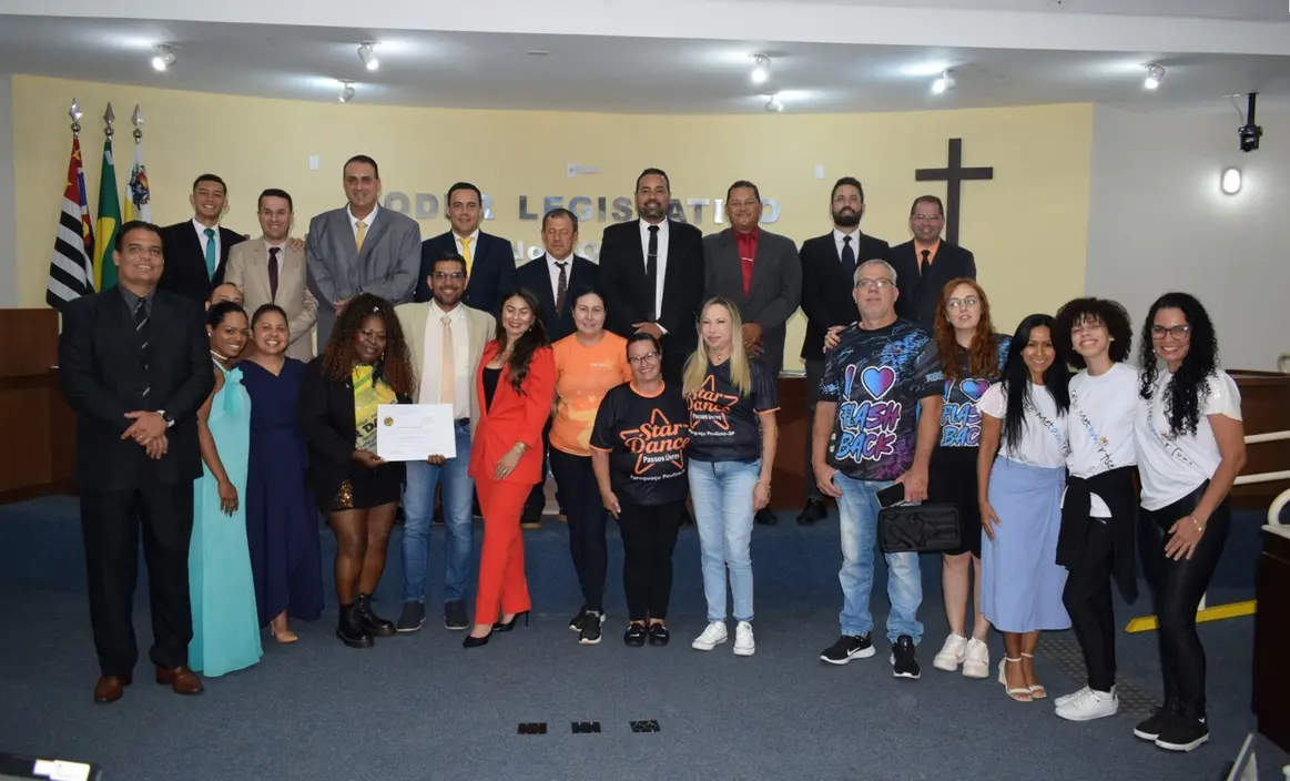 Câmara de Vereadores Homenageia Sônia Pérola 14 A Câmara de Vereadores homenageia Sônia Pérola, embaixadora cultural de Paraguaçu Paulista, por sua recente homenagem na Assembleia Legislativa do Estado de São Paulo.