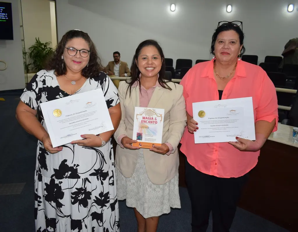 Câmara de Vereadores homenageia Professoras Valdina e Valdineia 14 Câmara de Vereadores aprovou moção em homenagem às professoras Valdina e Valdineia, reconhecidas por suas contribuições à educação e cultura.