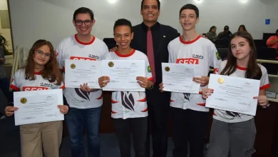 Alfa Robóticos é Homenageado pela Câmara de Vereadores de Paraguaçu Paulista 5 Câmara de Vereadores de Paraguaçu Paulista homenageia equipe Alfa Robóticos que conquistou a etapa nacional da OBR 2025, promovendo educação tecnológica e formação integral dos jovens.